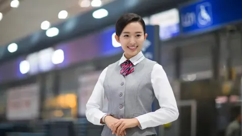 云南一职校军训致17人缺氧